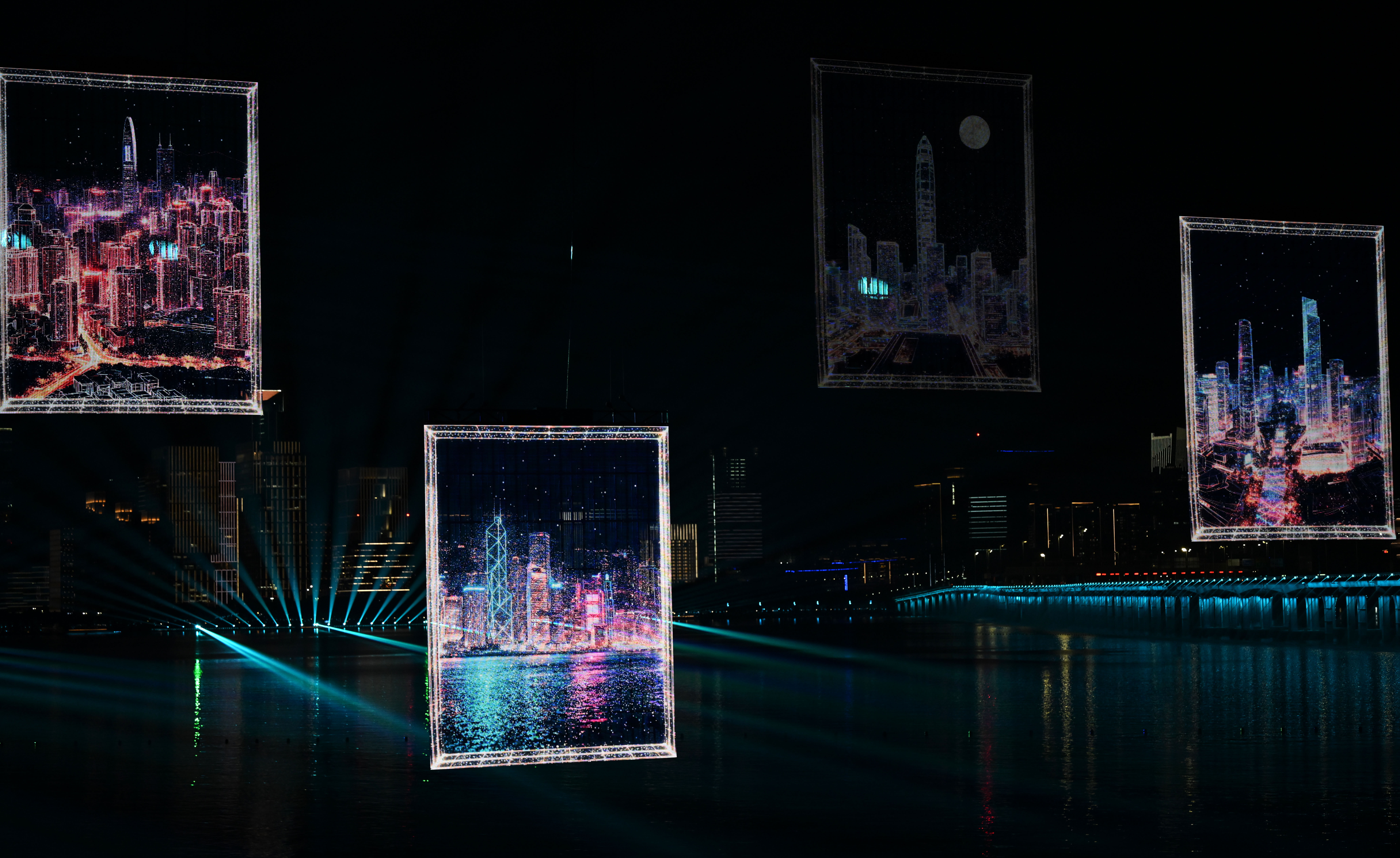 ↑ 这是拍摄的闭幕式现场。中华人民共和国运动会会旗(左)和第十五届全国运动会会旗。全运 新华社记者 陈益宸 摄